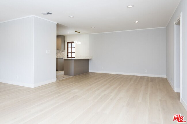 Building Photo - 14843 Morrison St