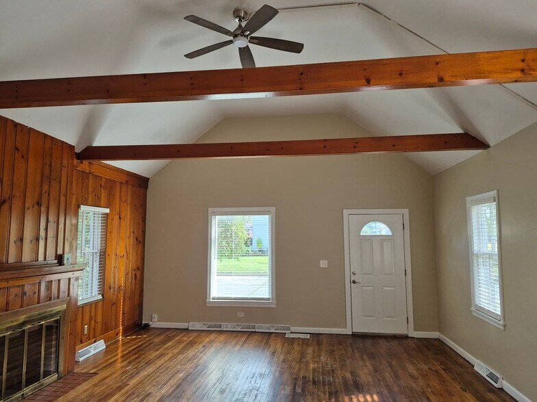 Building Photo - 407 1st St