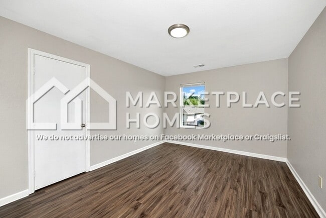 Building Photo - 344 Mertle Dr