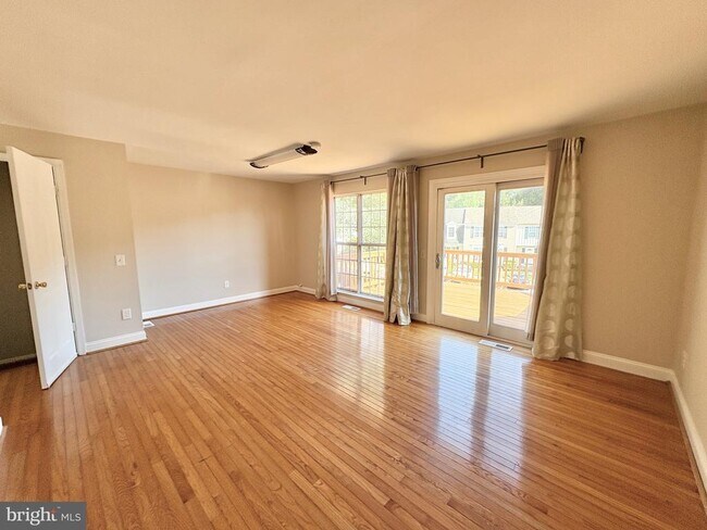 Building Photo - 7653 Stana Ct