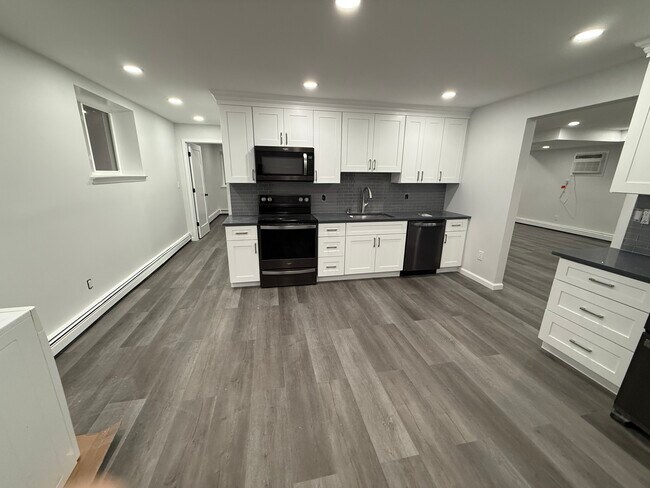 Kitchen - 53 Homeland Dr