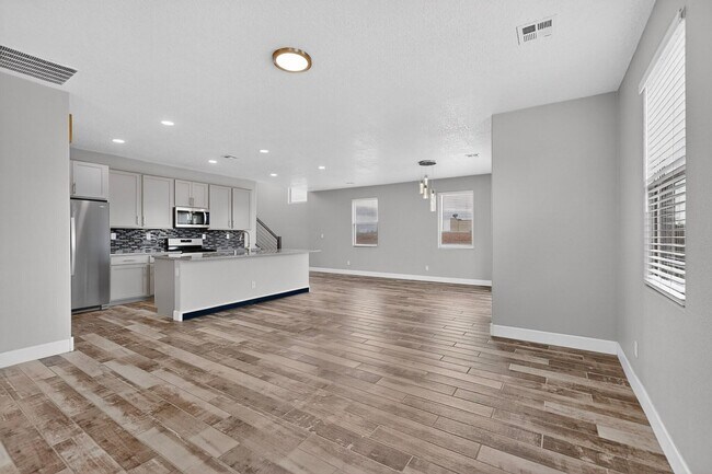 Building Photo - 5603 Linq Ct NE