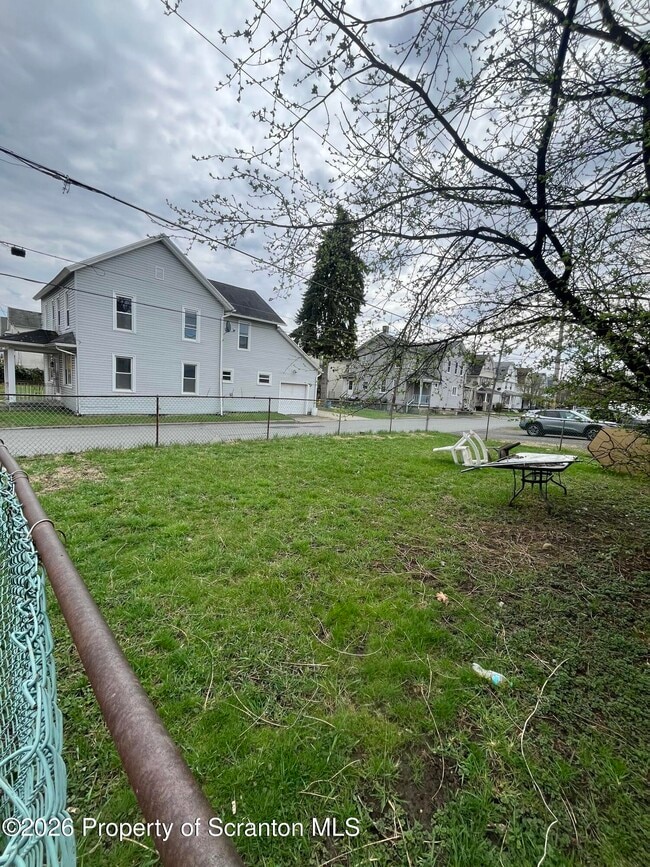 Building Photo - 375 Grove St