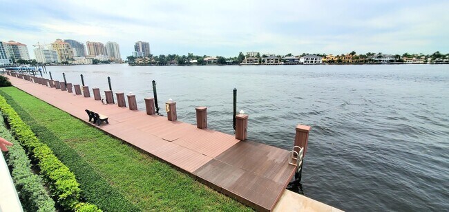 Building Photo - 511 Bayshore Dr