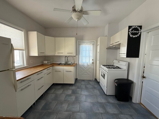 Building Photo - 3 N Wissahickon Ave