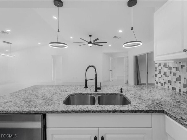 Building Photo - 741 Boulogne Ct