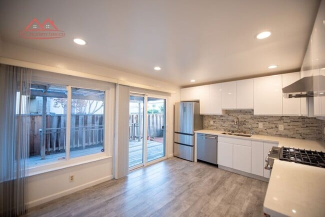 Building Photo - 2135 Hikido Dr