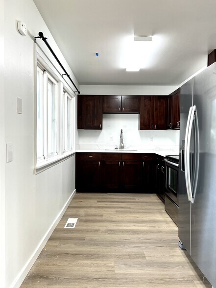 Kitchen - 25818 19th Ave S