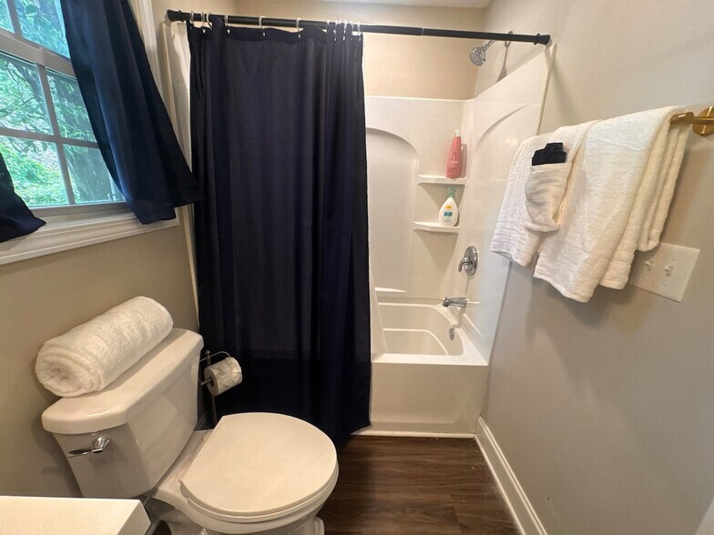 Building Photo - 5 Vine St