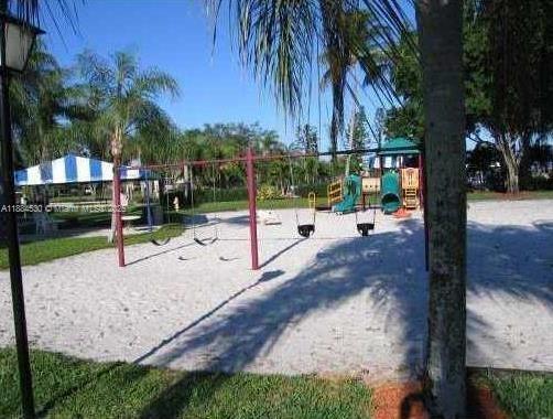 Building Photo - 4599 Carambola Cir S