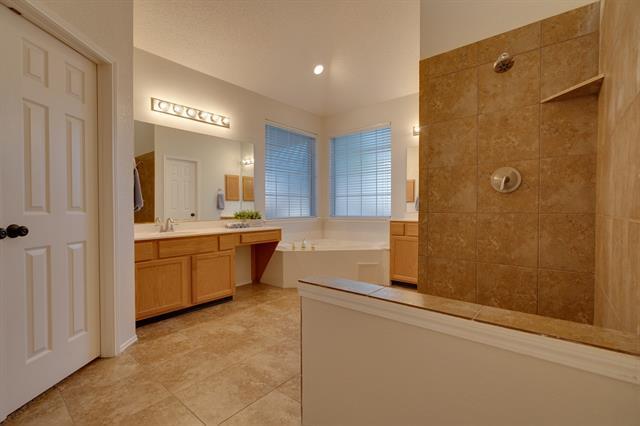 Building Photo - 2320 Suntree Ln