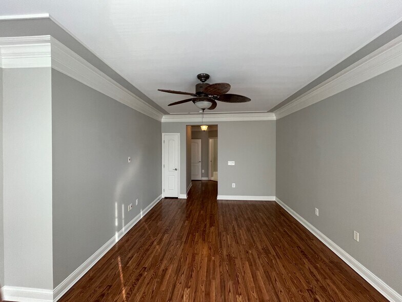 Building Photo - 5801 Clipper Ln