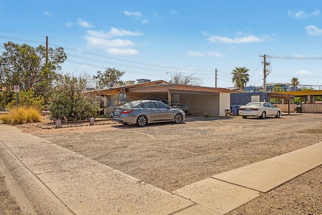 Building Photo - 1204 S McClintock Dr