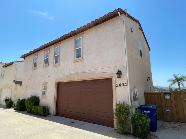 Building Photo - Great Escondido Home!