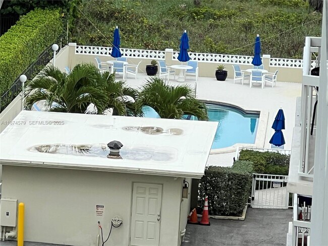 Building Photo - 125 S Ocean Ave