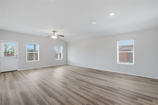 Building Photo - 312 Blanco Dr