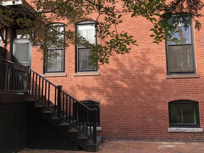 Building Photo - 322 Spring St