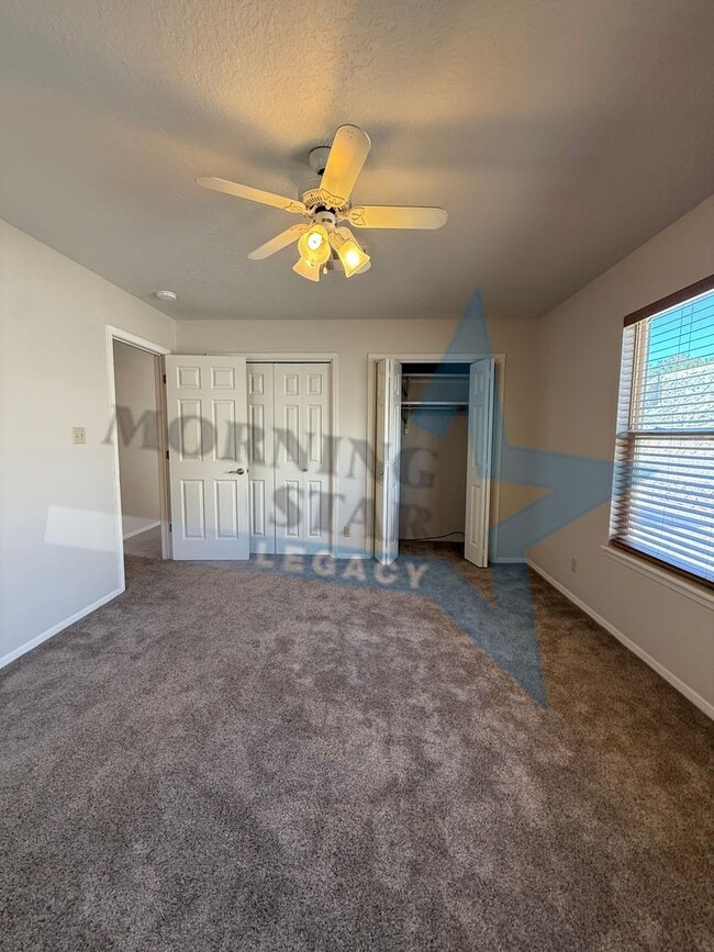 Building Photo - Roadrunner area! LOVELY two bedroom home.
