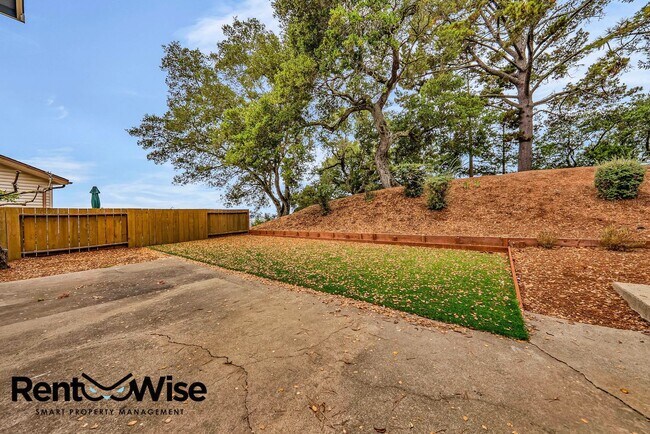 Building Photo - 315 Crestmont Dr