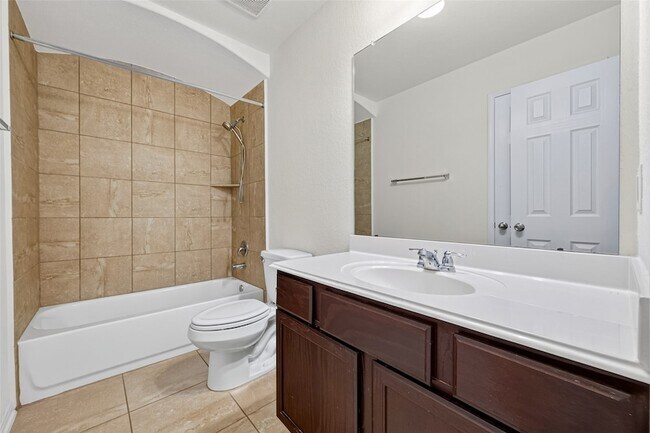 Building Photo - 3315 Madison Elm St