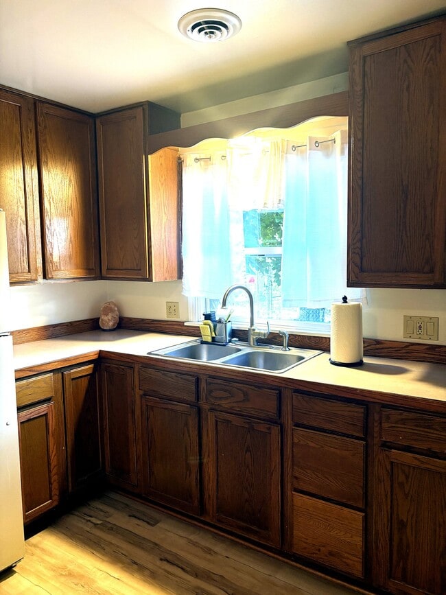 Building Photo - 3705 Burchfield Dr