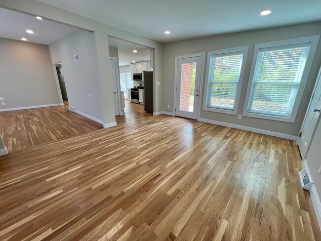 Building Photo - 417 Wenneker Dr