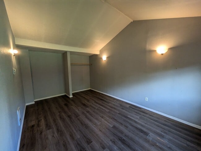 Building Photo - Sunnyland Neighborhood House Close to EVERYTHING