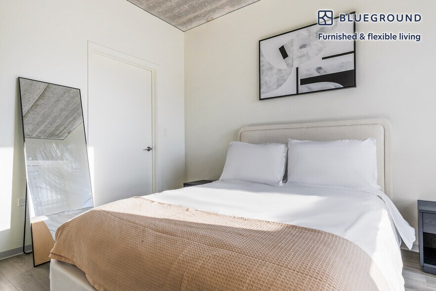 Building Photo - 343 W Schiller St