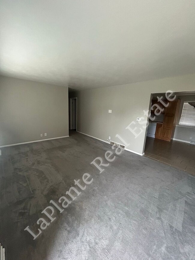 Building Photo - 1921 Northover Rd