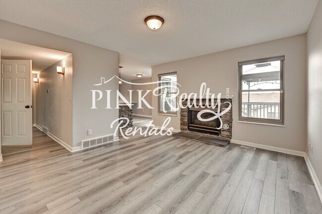 Building Photo - 5070 Hopkins Dr