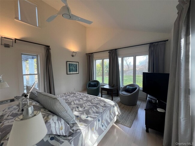 Building Photo - 42 N Menantic Rd