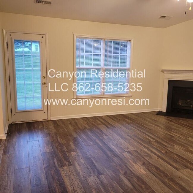 Building Photo - 3320 Trenchard Ln