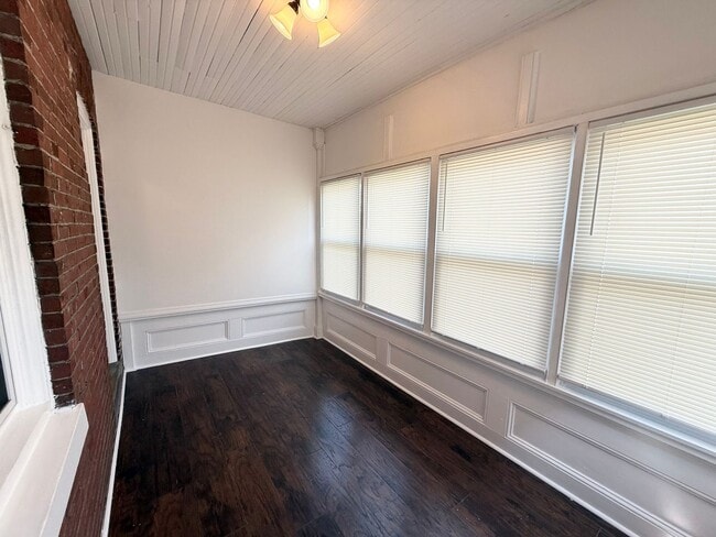 Building Photo - 242 Pusey Ave