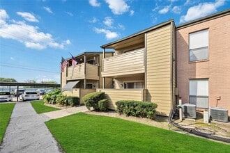 Building Photo - 15534 Zabolio Dr