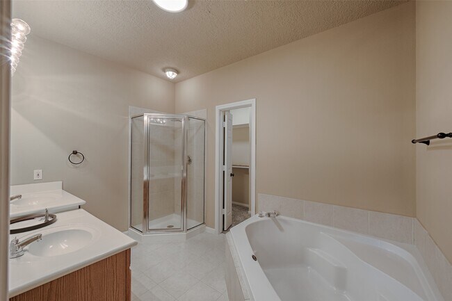 Building Photo - 1815 Tickner St