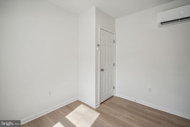 Building Photo - 321 E Lehigh Ave