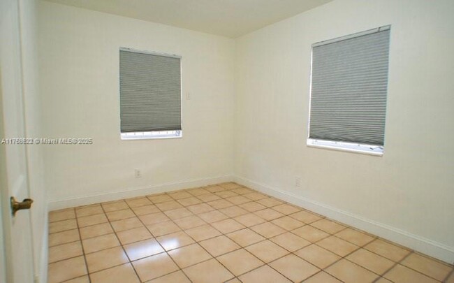 Building Photo - 7591 SW 28th Street Rd