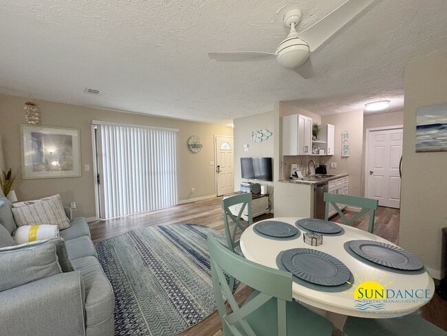 Building Photo - Charming Fully Furnished 1-Bedroom Condo in Miramar Beach!