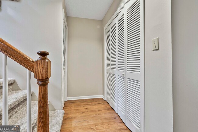 Building Photo - 36 Cobblestone Creek