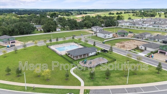 Building Photo - 12195 Stirrup Dr