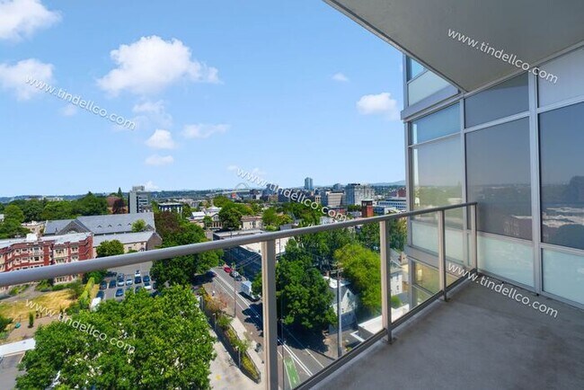 Building Photo - The Civic | 11th Floor 2BD/2BA with Stunning Portland Views, Free Parking and Free Utilities!