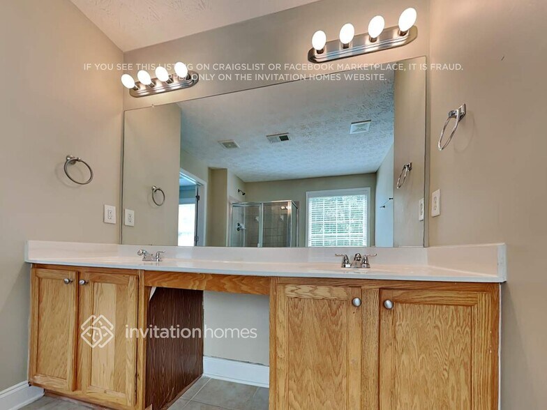 Building Photo - 707 Dellrose Trce