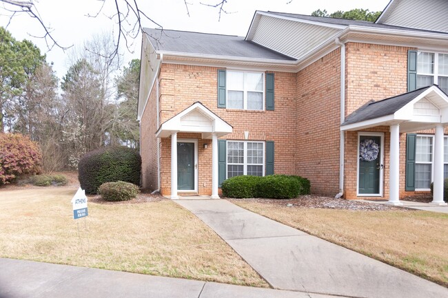 Primary Photo - 2 Bedroom Townhome off Atlanta Hwy!