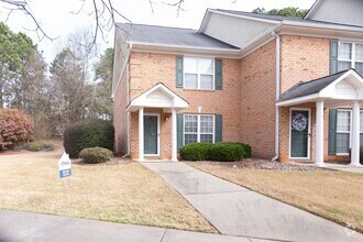 Building Photo - 2 Bedroom Townhome off Atlanta Hwy!