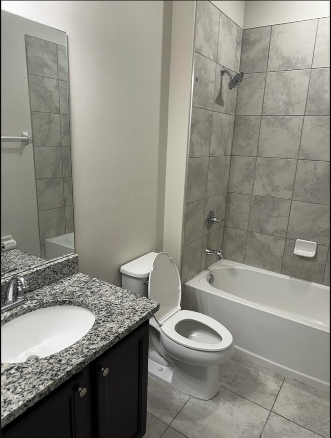 Building Photo - 3 Bedroom 2 Bathroom 2 Car Garage Home For Rent in North Port FL!