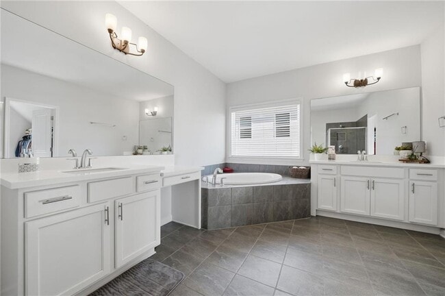 Building Photo - 4440 Kendall Pointe Dr