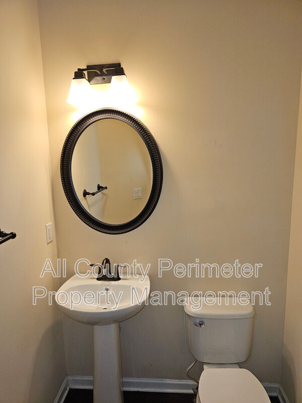 Building Photo - 1597 Trailview Way NE