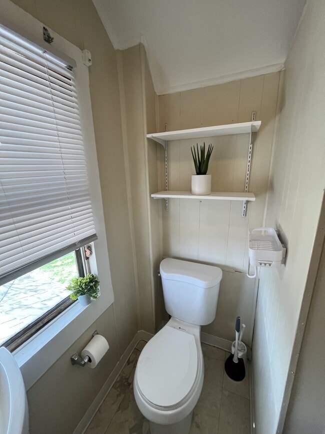 Building Photo - 239 Poplar St