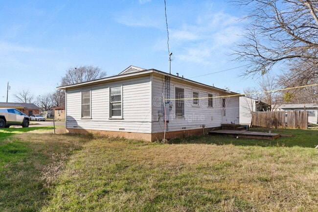 Building Photo - 103 N Tyler St