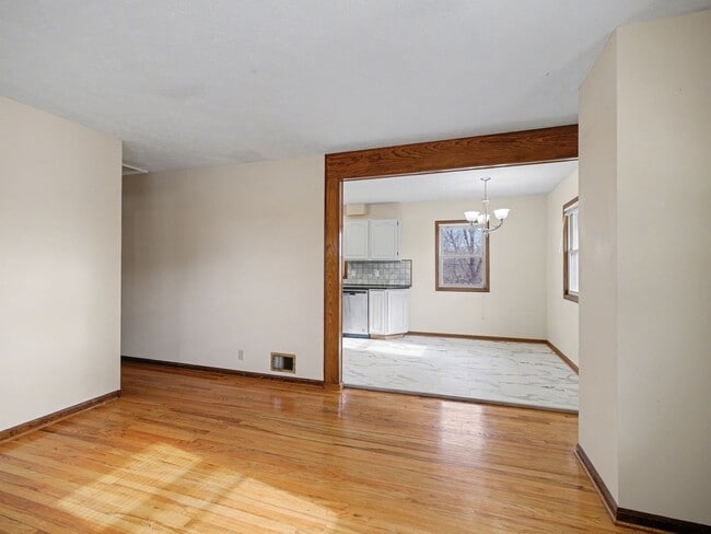 Building Photo - 1427 S 52nd St